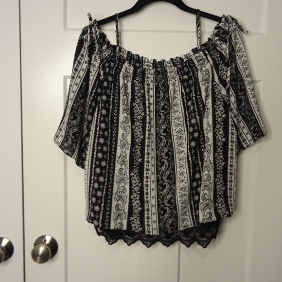 IZ Byer Black and White Floral/Paisley print- Women's size M - Picture 1 of 4